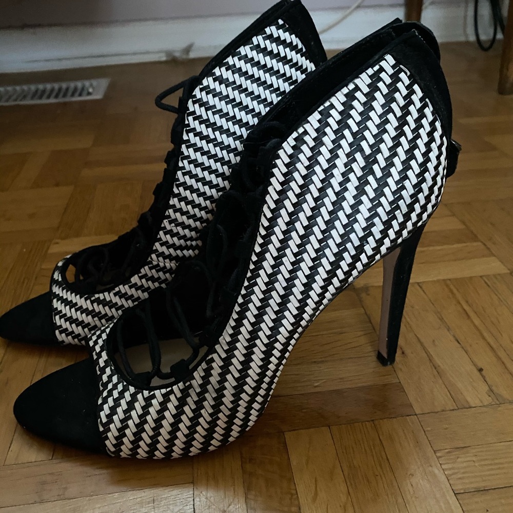 Zara Black and white stiletto heels, size 41